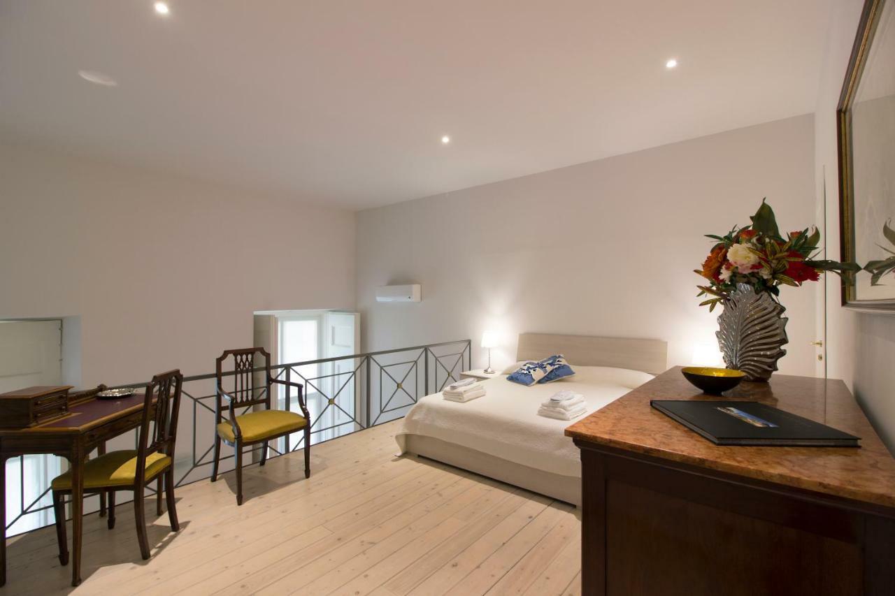 Palazzo D'Auria Aparthotel ナポリ エクステリア 写真